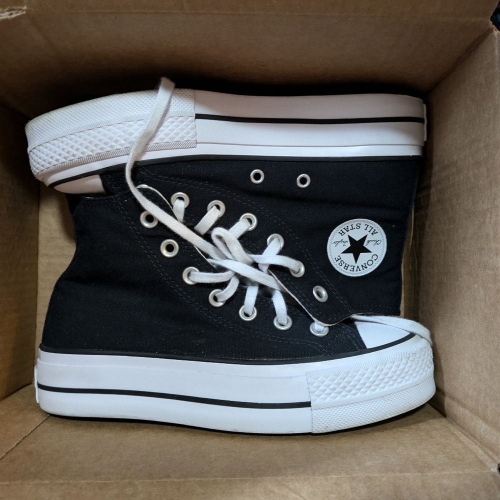 New Women's Platform Converse Size 6